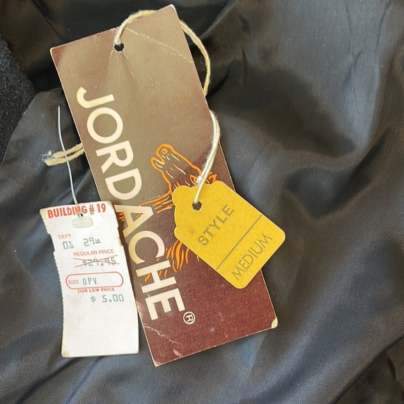 Dead stock Jordache tie front suede vest with silver hardware - Picture 12 of 12